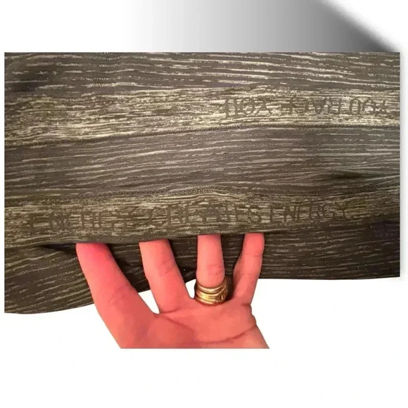 Lululemon Swiftly Tech Short Sleeve 2.0
Black / White / Black, Sz 14 - Picture 4 of 6